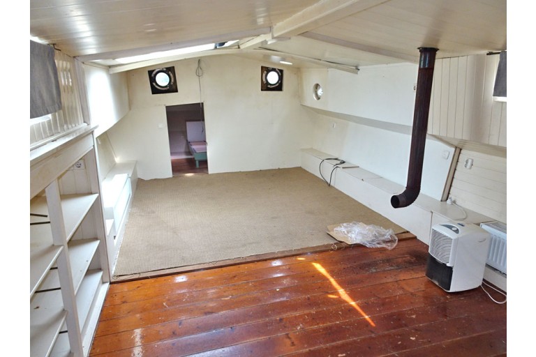 Live Aboard Dutch Tjalk 21.70