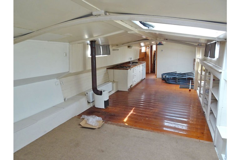 Live Aboard Dutch Tjalk 21.70