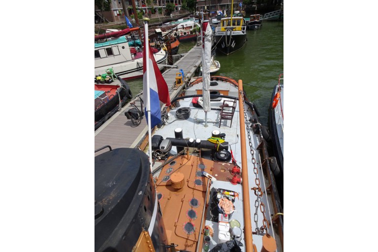 Sleepboot / Blusboot Bambi 16.58 met UBC