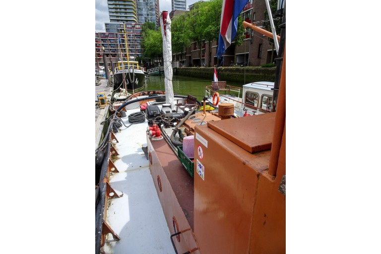 Sleepboot / Blusboot Bambi 16.58 met UBC