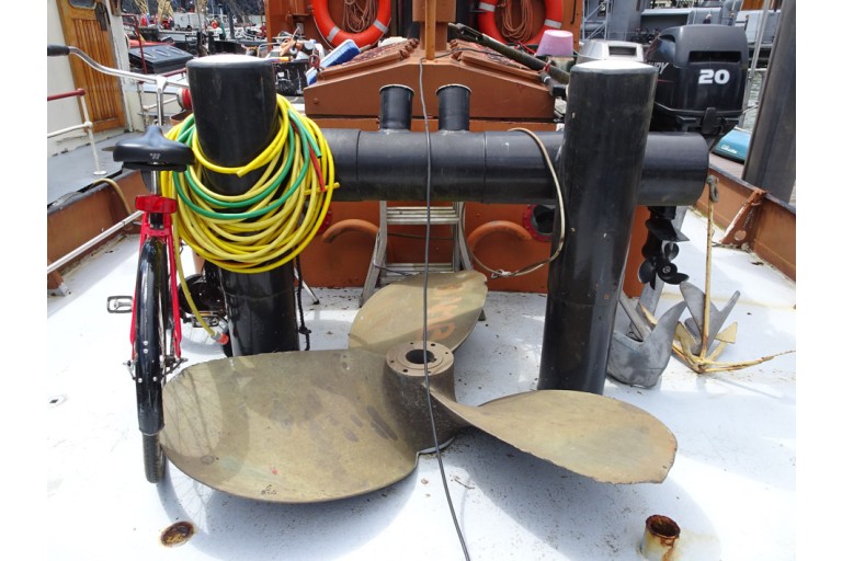 Sleepboot / Blusboot Bambi 16.58 met UBC