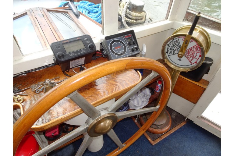 Sleepboot / Blusboot Bambi 16.58 met UBC