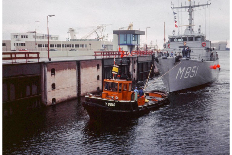 Sleepboot / Blusboot Bambi 16.58 met UBC
