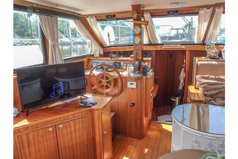 Hemmes 49 flybridge