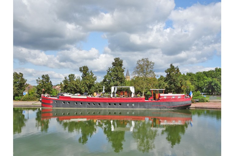 Spits Varend Woonschip 30.53 met UBC