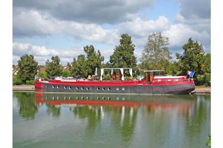 Spits Varend Woonschip 30.53 met UBC