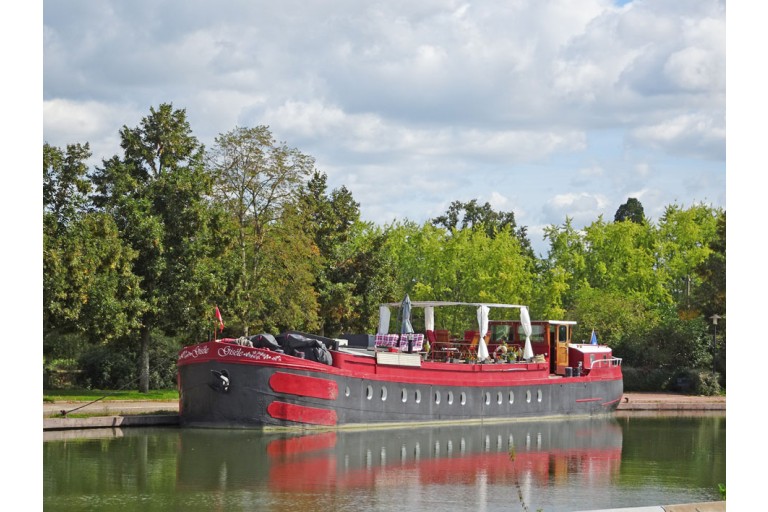 Spits Varend Woonschip 30.53 met UBC
