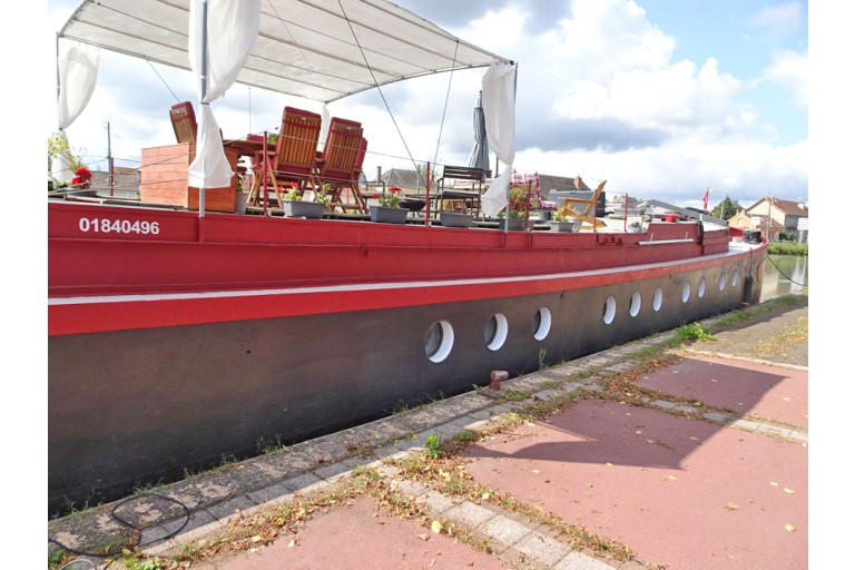 Spits Varend Woonschip 30.53 met UBC