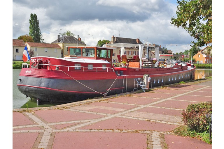 Spits Varend Woonschip 30.53 met UBC