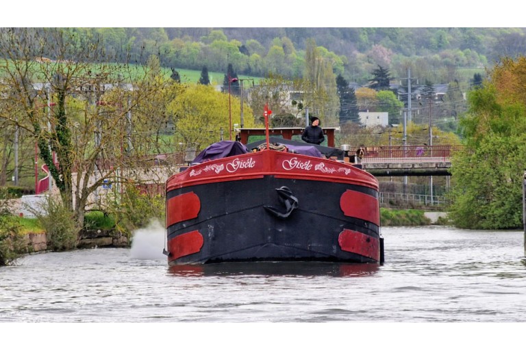 Spits Varend Woonschip 30.53 met UBC