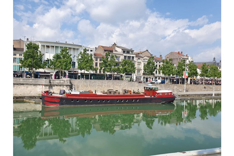 Spits Varend Woonschip 30.53 met UBC