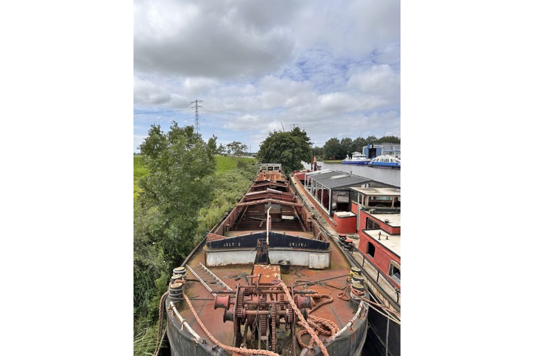 Luxe Motor Elizabeth III 42.46 casco