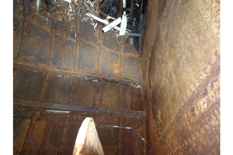 Luxe Motor Elizabeth III 42.46 casco