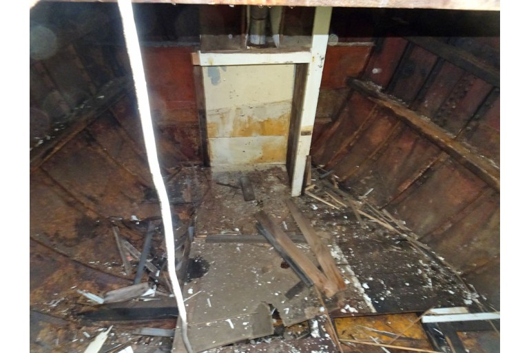 Luxe Motor Elizabeth III 42.46 casco