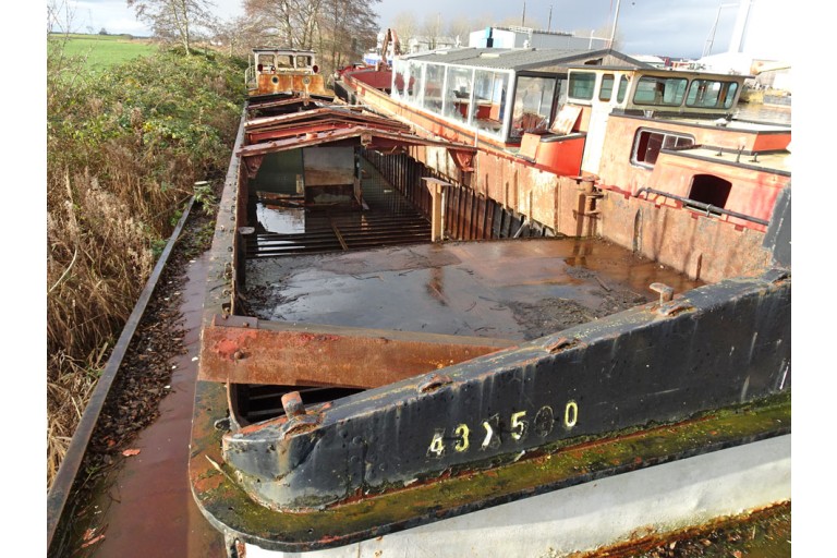 Luxe Motor Elizabeth III 42.46 casco