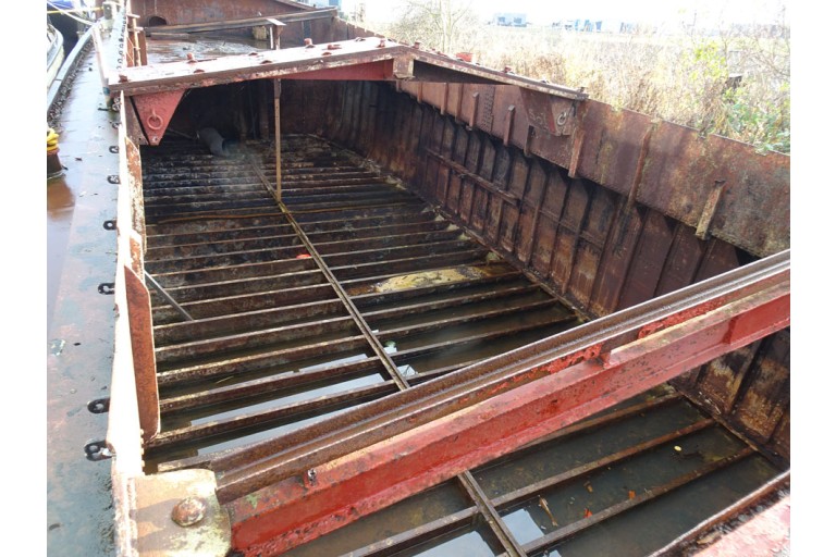 Luxe Motor Elizabeth III 42.46 casco