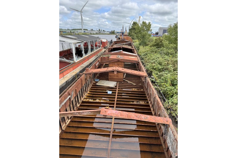 Luxe Motor Elizabeth III 42.46 casco