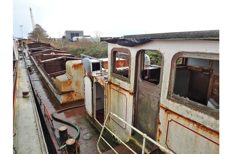 Luxe Motor Elizabeth III 42.46 casco