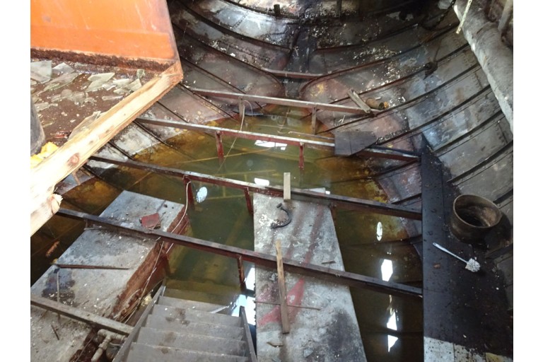 Luxe Motor Elizabeth III 42.46 casco