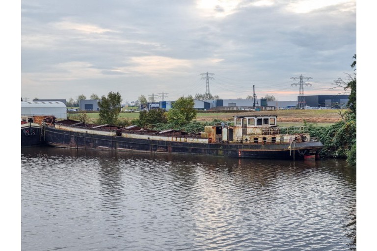 Luxe Motor Elizabeth III 42.46 casco