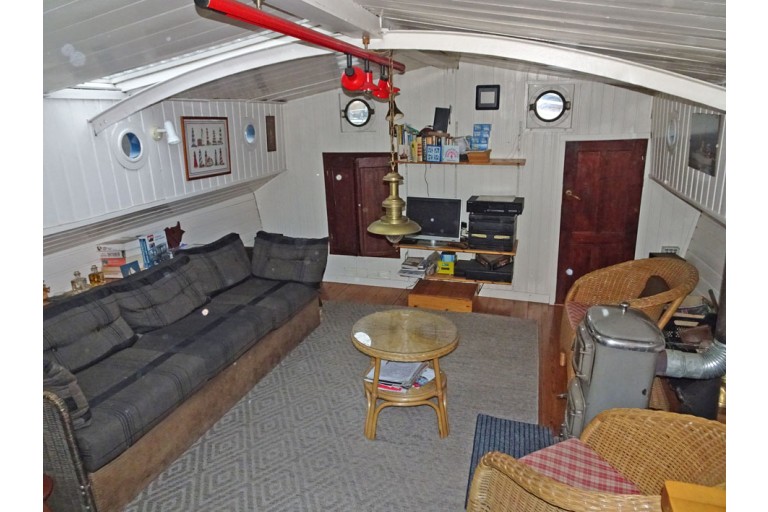 Dutch Barge Hasselteraak 21.25 with Rhine certificate