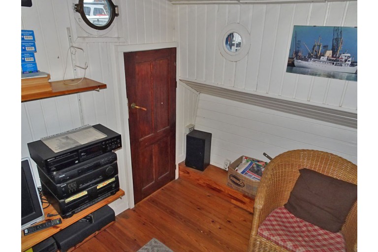 Dutch Barge Hasselteraak 21.25 with Rhine certificate