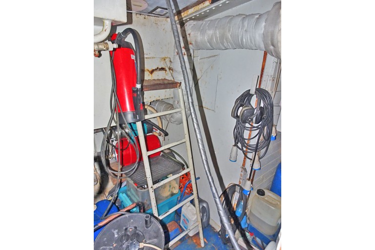 Dutch Barge Hasselteraak 21.25 with Rhine certificate