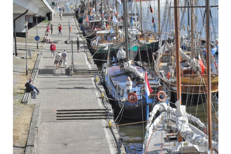 Dutch Barge Hasselteraak 21.25 with Rhine certificate