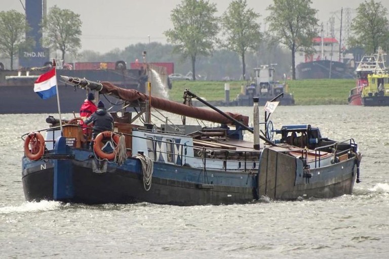 Dutch Barge Hasselteraak 21.25 with Rhine certificate