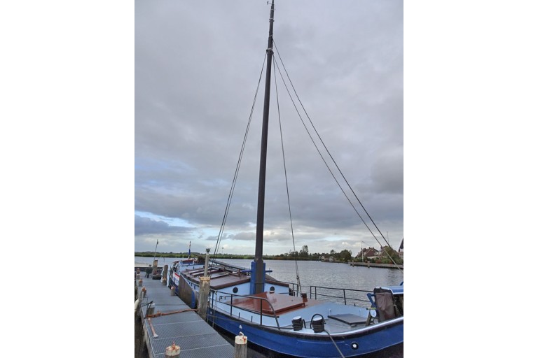 Dutch Barge Hasselteraak 21.25 with Rhine certificate