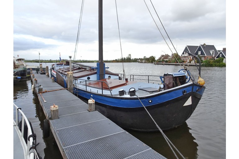Dutch Barge Hasselteraak 21.25 with Rhine certificate