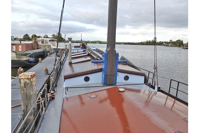 Dutch Barge Hasselteraak 21.25 with Rhine certificate