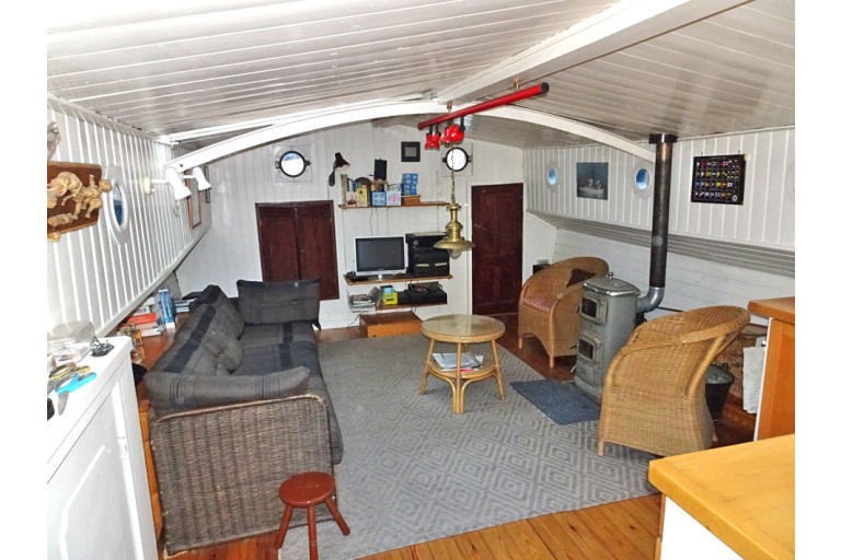 Dutch Barge Hasselteraak 21.25 with Rhine certificate