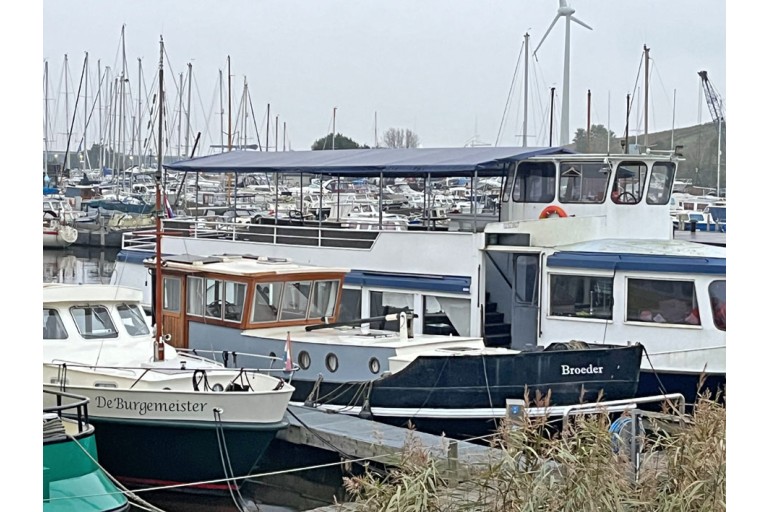 Motor Cutter 13.47, Live Aboard