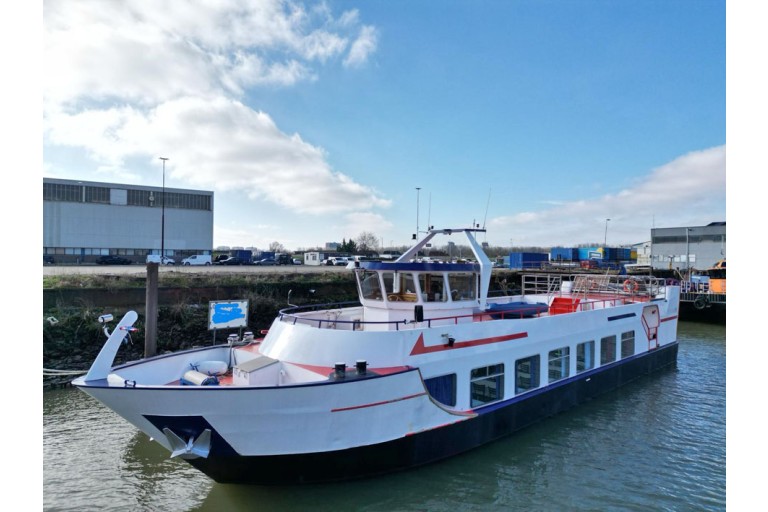 Bateau d'excursion 150 passagers