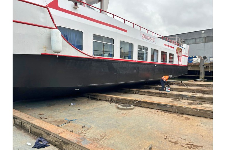 Bateau d'excursion 150 passagers