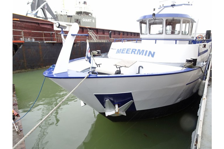 Bateau d'excursion 150 passagers