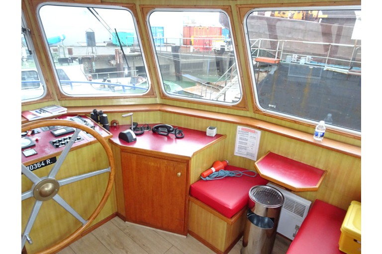 Bateau d'excursion 150 passagers