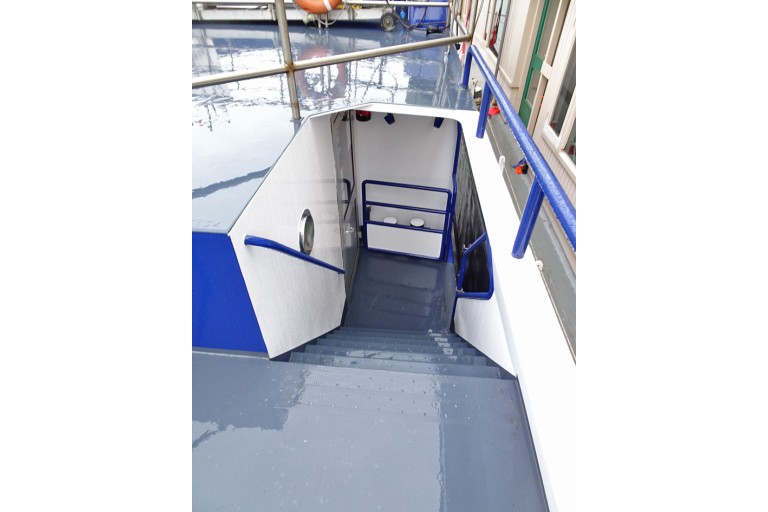 Bateau d'excursion 150 passagers