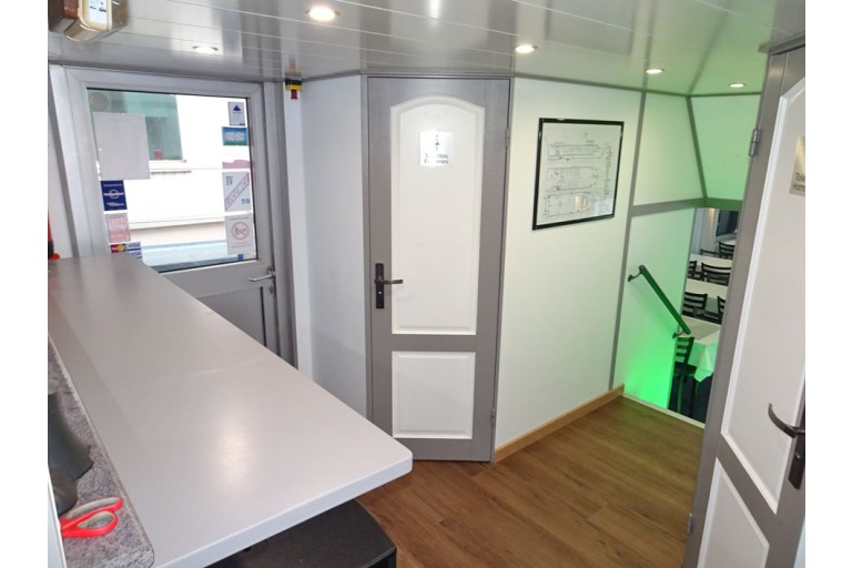 Bateau d'excursion 150 passagers