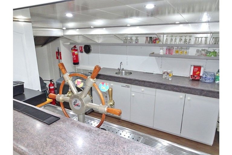 Bateau d'excursion 150 passagers