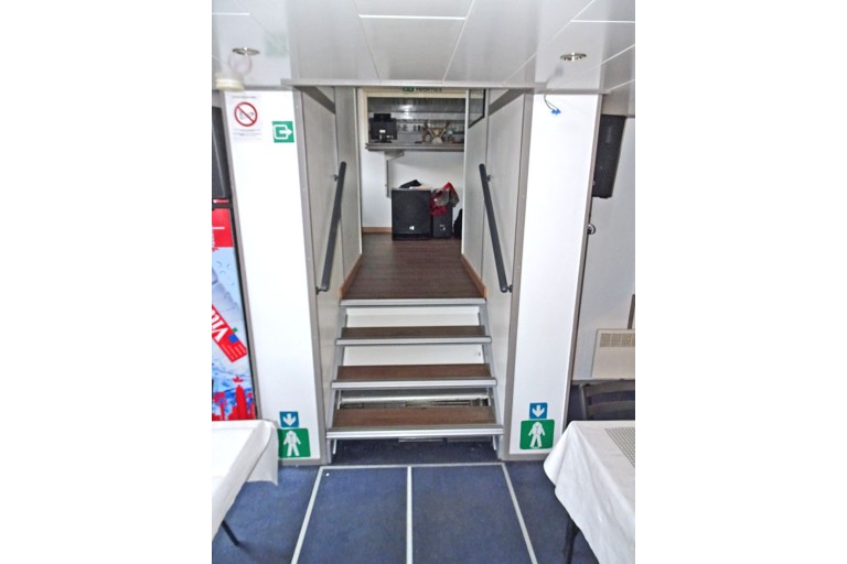 Bateau d'excursion 150 passagers