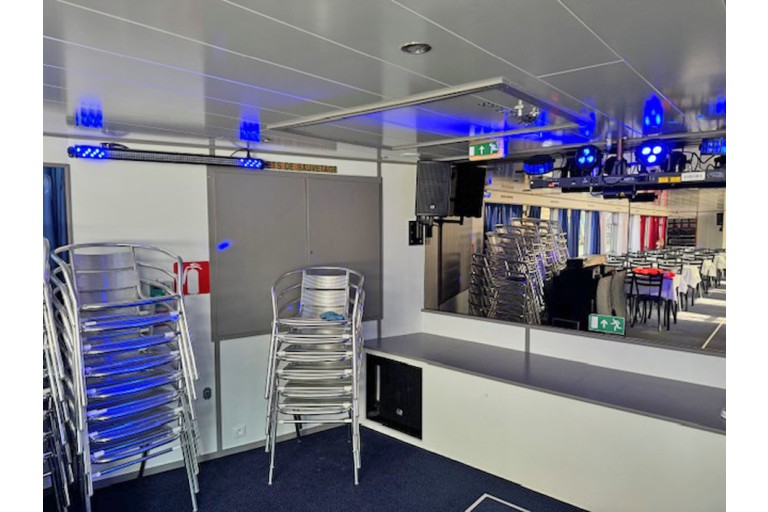 Bateau d'excursion 150 passagers