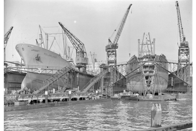 Dockyard 13, Motor tender