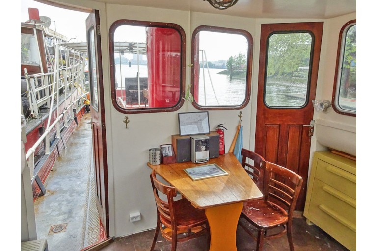 Dockyard 13, Motor tender