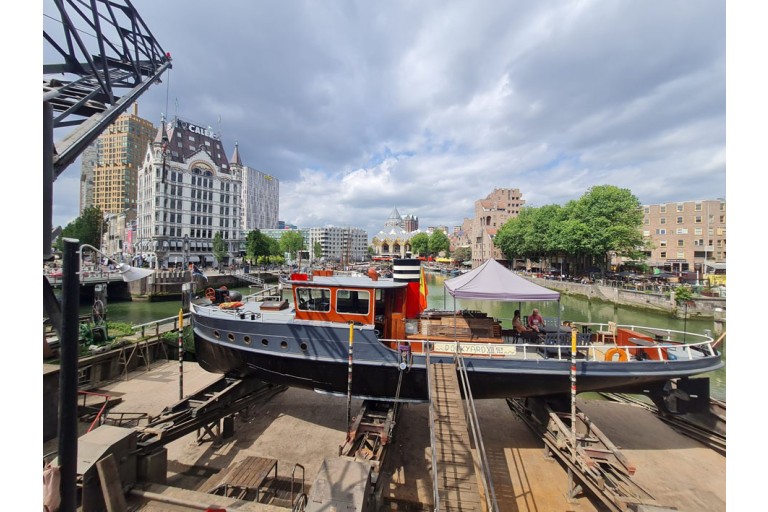 Dockyard 13, Motor tender