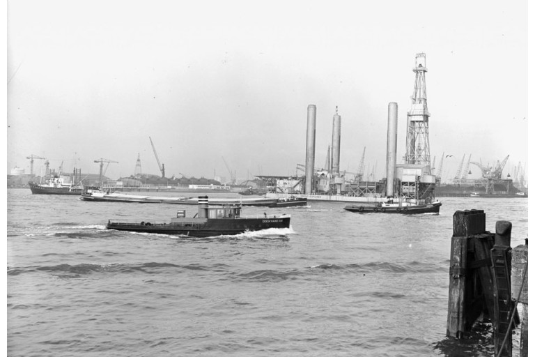 Dockyard 13, Motor tender