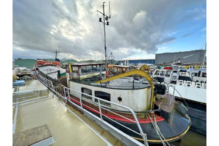 Luxe Motor Houseboat hull 29.75