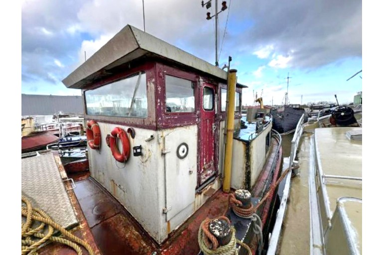 Luxe Motor Houseboat hull 29.75