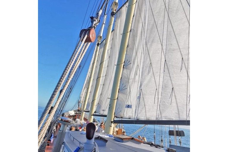 Top sail schooner 26 overnight guests